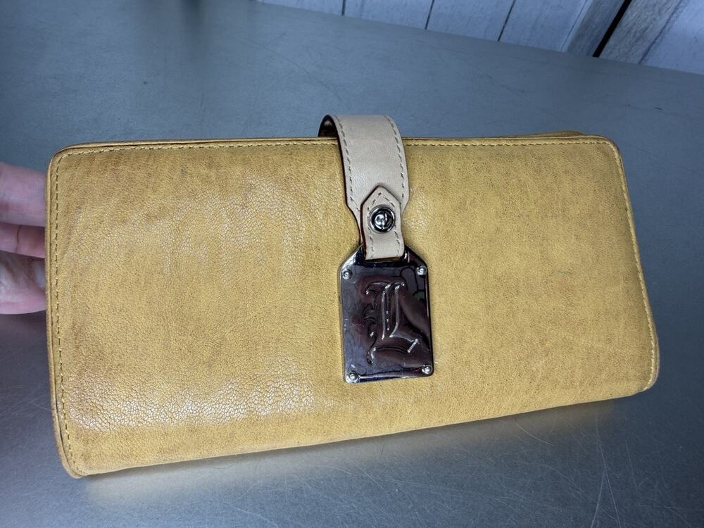 L.A.M.B. Gwen Stefani Distressed Y2K Leather Wallet Tan Designer Vintage